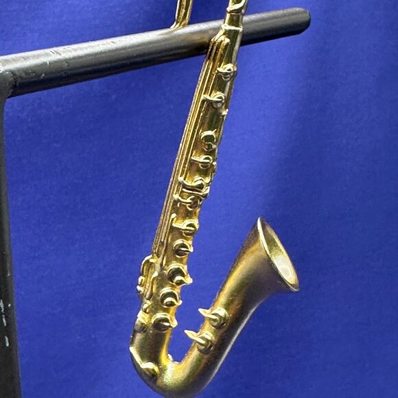 VTG Kenneth J. Lane Matte Gold-Tone Saxophone Brooch - Picture 4 of 11